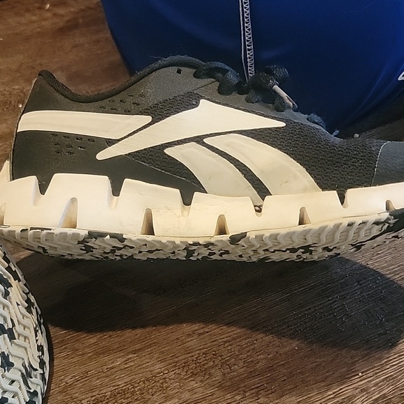 Reebok men's size 6 1/2 - Picture 3 of 4